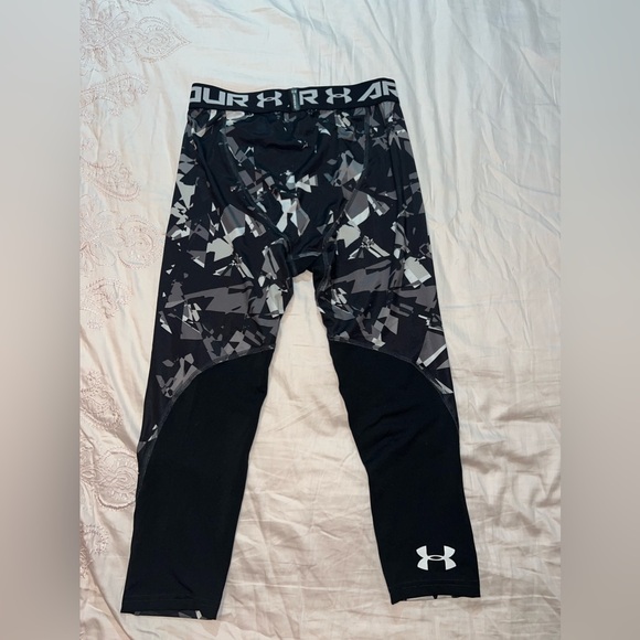 Under Armour EUC Boys' HeatGear Armour ¾ Printed Leggings - Picture 5 of 11
